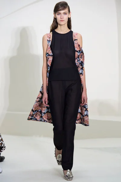 Look 25